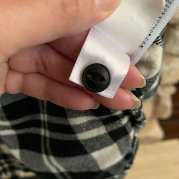 Black and white GAP button down flannel shirt Large - Picture 5 of 11
